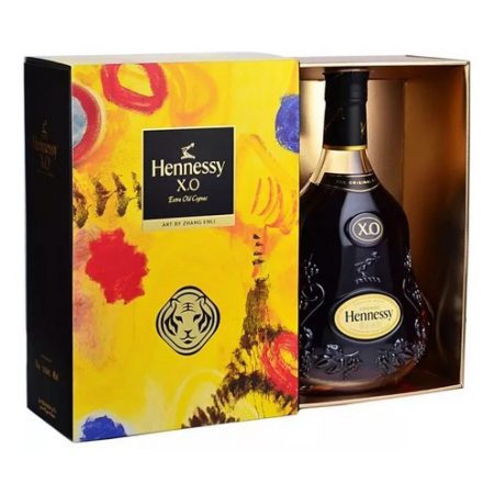 Hennessy XO 0,7l 40% dd. (sárga) .  ART BY ZHANG ENLI Limitált kiadás