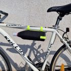 KERÉKPÁROS BORTÁSKA, FEKETE SZIVACSOS VÁSZON, CITROMSÁRGA SZEGÉLLYEL