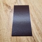 Logózható műbőr számlatartó, sötétbarna színű, csáró, hosszanti szálas