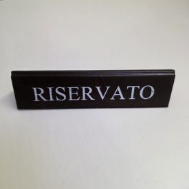   RISERVATO foglalt tábla, sötétbarna műbőr, fehér felirattal, nagy