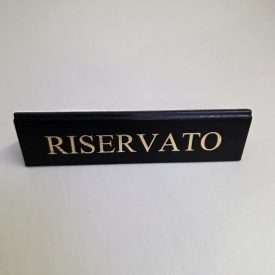   RISERVATO foglalt tábla, fekete műbőr, arany felirattal, nagy