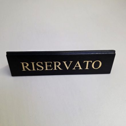 RISERVATO foglalt tábla, fekete műbőr, arany felirattal, nagy