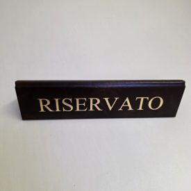   RISERVATO foglalt tábla, sötétbarna műbőr, arany felirattal, nagy