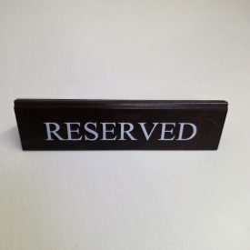   RESERVED foglalt tábla, sötétbarna műbőr, fehér felirattal, nagy