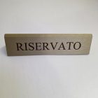 RISERVATO foglalt tábla, arany műbőr, barna felirattal, nagy